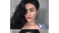 Padahal dia tak bermaksud memamerkan penampilannya di foto KTP. Ariel Tatum awalnya hanya curhat KTP-nya mengelupas.(Foto: dok. Instagram @arieltatum) 