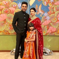 Sedangkan ayah Aaradhya, Abhishek, menganggap bahwa putrinya itu adalah kado terindah dalam hidupnya. Ulang tahun anak tidak lengkap tanpa mengapresiasi ibunya. Karena melahirkan dia, mencintai dia, merawat dia, dan pada dasarnya menjadi Wonder Woman. Untuk nyonya, terima kasih telah memberiku hadiah terindah. Putri kita, tulisnya di Instagram. Foto: Instagram @aishwaryaraibachchan_arb