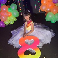 Aishwarya pun memastikan jika putrinya itu akan hidup dengan menjalani tradisi. Tak heran jika Aaradhya sering terlihat memakai baju tradisional dan melakukan tradisi khas India dalam berbagai foto. Aku pikir menanamkan tradisi pada anakku adalah sesuatu yang  natural, bukan kondisional. Begitulah aku dibesarkan, Foto: Instagram @aishwaryaraibachchan_arb