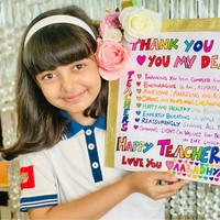 Menjadi anak pasangan terkenal Bollywood, Aaradhya sudah jadi perhatian bahkan sejak lahir. Dilaporkan bahwa gadis sembilan tahun yang lahir Mumbai tersebut sering menjadi incaran paparazzi yang cukup meresahkan sang ibu. Foto: Instagram @aishwaryaraibachchan_arb