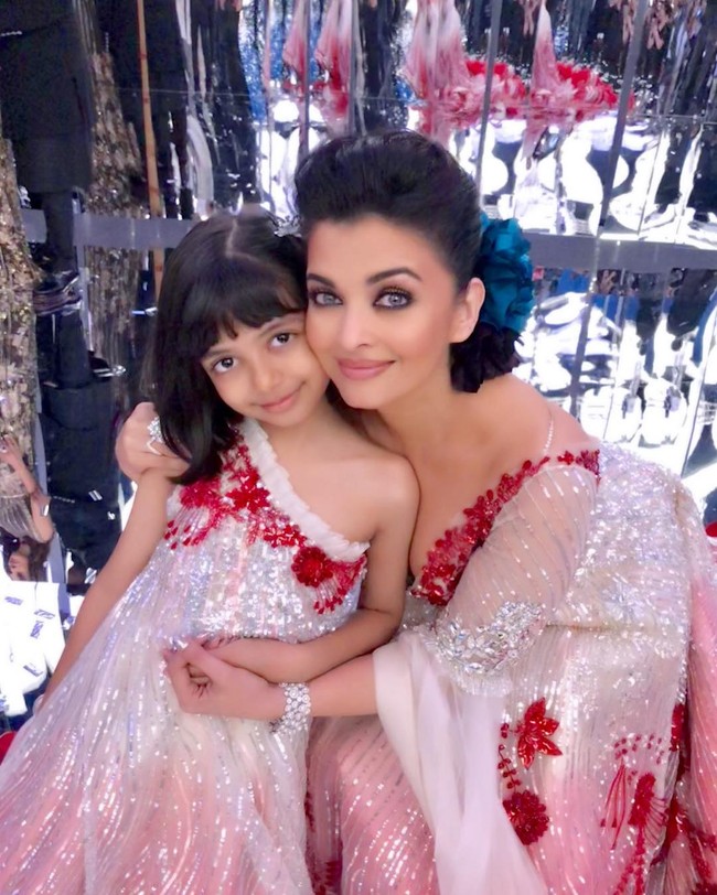 Pasangan Bollywood Aishwarya Rai dan Abhishek Bachchan memiliki seorang anak perempuan cantik bernama Aaradhya yang baru bertambah usia kesembilan Senin lalu.  Foto: Instagram @aishwaryaraibachchan_arb
