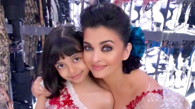 10 Potret Aaradhya, Putri Aishwarya Rai yang Dibilang Mirip Lisa Blackpink