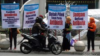 Antimikroba sendiri bermanfaat sebagai obat seperti antibiotik, antivirus, antijamur, dan antiprotozoa yang merupakan agen untuk mengatasi penyakit infeksi pada manusia, hewan dan tumbuhan.