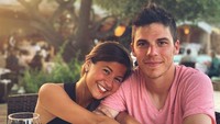 Tidak ada yang pasti kapan kedua sejoli ini meresmikan hubungannya. Diperkirakan Joan Mir dan Alejandra sudah saling menyukai sejak akhir 2018 atau ketika Mir masih balapan di Moto 2 Foto: instagram @alejandralopezgarro