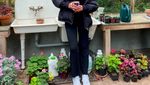 Seksinya Pacar Scott Disick Saat Nikmati Fast Food hingga Wine