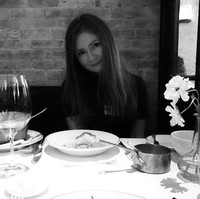 Inilah sosialita palsu yang pura-pura tajir untuk menipu orang lain. Wanita bernama Anna Sorokin itu menipu dengan cara mendekati kaum elite di New York dan mengaku sebagai orang kaya sehingga dengan leluasa ia melakukan aksi penipuan dengan meminjam uang.  Foto: Instagram @theannadelvey