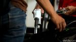 Pemotor di SPBU Tanah Abang Antre Demi Pertalite Seharga Premium