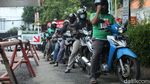 Pemotor di SPBU Tanah Abang Antre Demi Pertalite Seharga Premium