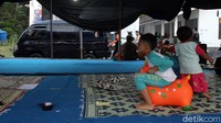 Kehadiran fasilitas bermain tersebut merupakan salah satu upaya untuk menjaga kesehatan mental anak-anak selama berada di pengungsian.