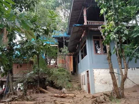 Banjir bandang terjadi di kawasan wisata Landak River, Langkat, Sumatera Utara. Tak ada korban jiwa akibat peristiwa tersebut.