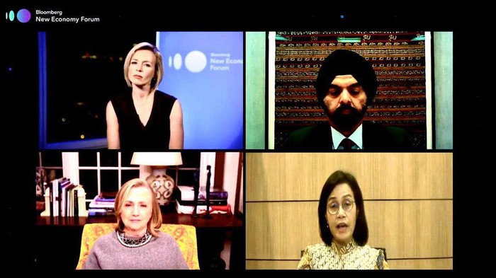 Menkeu Sri Mulyani melakukan virtual meeting bersama mantan Menlu AS, Hillary Rodham Clinton dan CEO Master Card Ajay Banga di acara Bloomberg New Economy Forum
