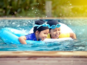 Hepatitis Misterius Masuk Indonesia, Main di Kolam Renang Umum Aman?