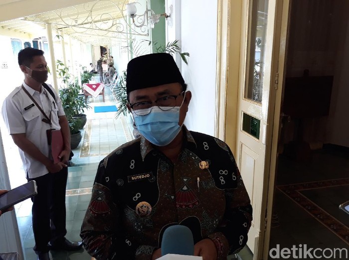 Bupati Kulon Progo Sutedjo di kantor Gubernur DIY, Kota Yogyakarta, Rabu (18/11/2020).