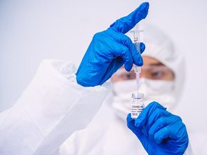 Begini Rumitnya Distribusikan Vaksin di RI