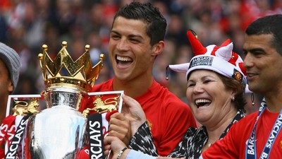 Foto: Momen-momen Indah Ronaldo dengan Setan Merah