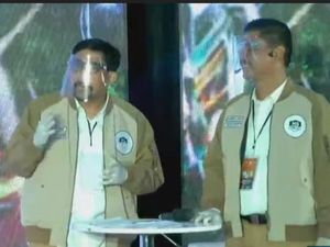 Machfud-Mujiaman Tutup Debat dengan Janji Makmurkan Warga Surabaya