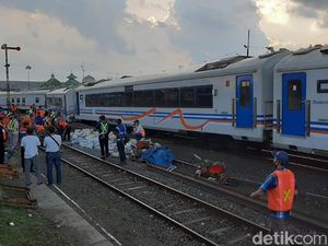 Misteri Gerbong Kereta Api Meluncur Sendiri Hingga Tabrak Backhoe di Malang