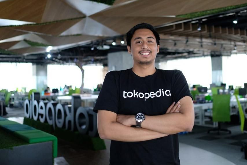Head of Engineering Tokopedia, Rico Harisin merupakan salah satu software engineer yang terlibat dalam membangun aplikasi Android Tokopedia dari nol. Rico bersama 45 tim software engineer yang dipimpinnya bertanggung jawab untuk menghadirkan berbagai inovasi digital pada aplikasi Android Tokopedia.