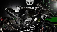 Menurut bocoran informasi sebelumnya, Ninja ZX-10RR terbaru akan dibekali intake udara yang lebih besar. Hal itu diharapkan bisa meningkatkan sistem pendinginan untuk mengimbangi tenaga yang besar. Foto: Kawasaki Racing Team