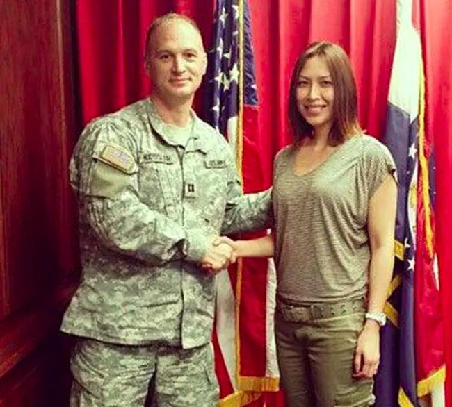 Dapat medals: The Army Commendation Medal, The Good Conduct Medal, The Army Achievement Medal. Aku juga dapat badge Expert Shooter, artinya ya lumayan jago nembak, ujarnya. Foto: Istimewa