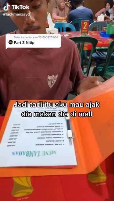 Diajak Makan di Mal untuk Pertama Kali, Lelaki Ini Nangis Terharu