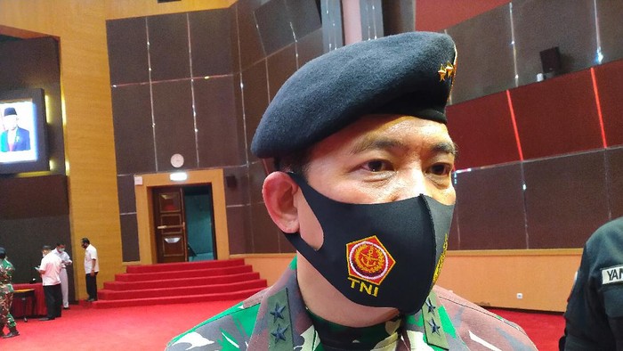 Kapuspen TNI Mayjen Achmad Riad.
