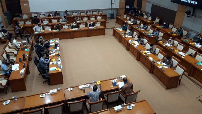 Menag Fachrul Razi rapat dengan Komisi VIII DPR