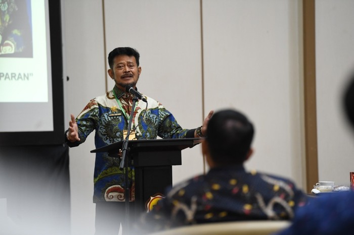 Mentan Syahrul Yasin Limpo saat memberikan sambutan di hadapan perwakilan pemerintah desa yang tergabung dalam Asosiasi Pemerintah Desa Seluruh Indonesia (apdesi) Provinsi Sulawesi Selatan