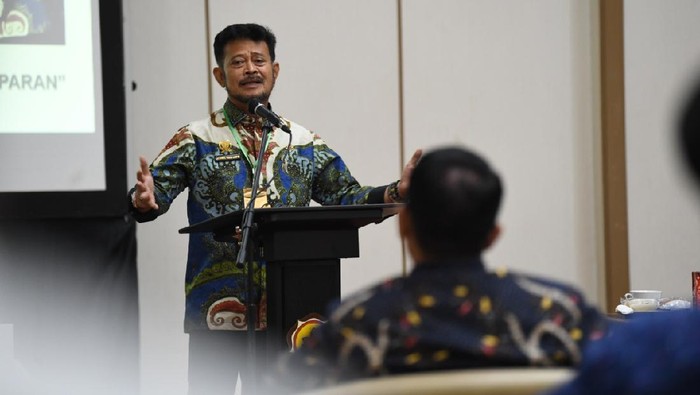 Mentan Syahrul Yasin Limpo saat memberikan sambutan di hadapan perwakilan pemerintah desa yang tergabung dalam Asosiasi Pemerintah Desa Seluruh Indonesia (apdesi) Provinsi Sulawesi Selatan