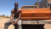 Dia jadi pria berkulit hitam setelah John Legend, Idris Elba, dan Denzel Washington yang diberi kehormatan memegang label ini. (Foto: dok. Instagram @michaelbjordan) 