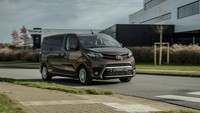 Mobil ini menggunakan tenaga listrik murni. Paket baterai lithium-ion disimpan di bawah lantai. Foto: Dok. Toyota