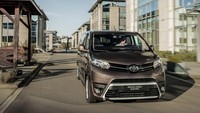 Mobil listrik ini memiliki konfigurasi pintu geser dan akan bergabung dengan van komersial dari Toyota. Toyota Proace Verso Electric ditawarkan dengan berbagai konfigurasi. Ada yang versi compact dengan panjang 4.609 mm dan volume muatan 280 liter, medium (4.959 mm) dengan muatan 640 liter, dan panjang (5.309 mm) dengan muatan 1.000 liter. Foto: Dok. Toyota