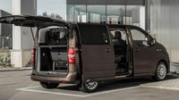 Rangkaian sistem Toyota Safety Sense juga hadir di mobil listrik ini. Itu termasuk Pre-Collision System (PCS) dengan deteksi pejalan kaki, Cruise Control, Lane Departure Alert (LDA), Automatic High Beam (AHB) dan Road Sign Assist (RSA). Ada pula sensor parkir depan dan belakang, kamera belakang 180 derajat, dan pada model kelas yang lebih tinggi terdapat fitur Blind Spot Monitor. Foto: Dok. Toyota