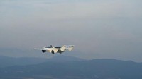 Inilah mobil terbang yang diberi nama AirCar. Pembuatnya adalah KleinVision, sebuah firma dari Slovakia. Prototipe kelima ini sudah berhasil diuji coba terbang setinggi 1.500 kaki atau sekitar 450 meteran.