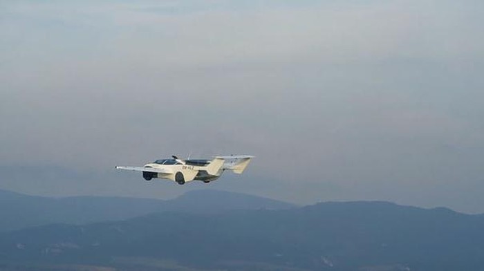 Mobil terbang AirCar buatan KleinVision, sebuah firma dari Slovakia
