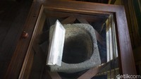 Saringan batu yang berada di atas berfungsi sebagai penyaring air keruh, dan batu yang berada di bawah sebagai penampung air jernih. Saringan air itu tak hanya ada di Museum Glagah Wangi, tapi ada juga di penyimpanan ahli waris Sunan Kalijaga di Notobratan.