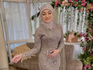 Mual-mual dan Minta Makanan saat Tengah Malam, Nathalie Holscher Hamil?
