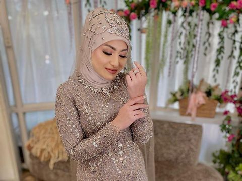 Nathalie Holscher Gaya hijab Nathalie Holscher saat menikah