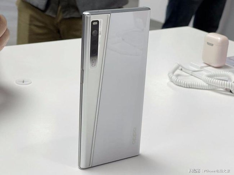 Ponsel Layar Gulung Oppo