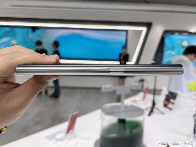 Ponsel Layar Gulung Oppo