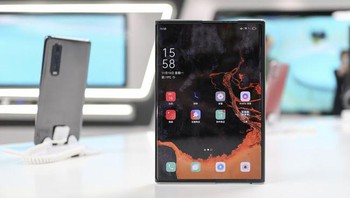 Karena layar yang dapat digulung cukup halus, Oppo X 2021 juga menggunakan laminasi layar berkekuatan tinggi milik Warp Track yang menambah kekuatan pada layar. Foto: Sohu IT