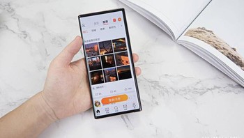 Laminasi dibuat dengan baja berkekuatan tinggi, dan ketebalannya hanya 0,1 mm pada bagian tertipisnya. Laminasi Jalur Track membentuk jalur di belakang layar, yang menambah kekuatan tanpa meningkatkan hambatan. Foto: Sohu IT