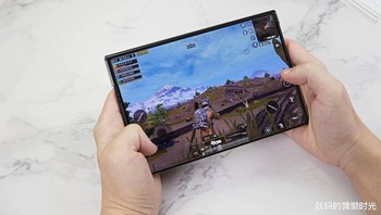 Untuk ponsel konsel layar gulungnya, Oppo telah mengajukan 122 paten, dimana 12 di antaranya terkait dengan mekanisme pada layar gulung Foto: Sohu IT