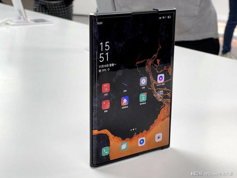 Ponsel Layar Gulung Oppo