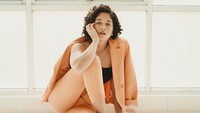 Dalam sebuah premier film, keduanya kedapatan saling tatap. Baru dua tahun kemudian Bastian dan Sitha Marino jadi dekat. (Foto: dok. Instagram @sithamarino)  