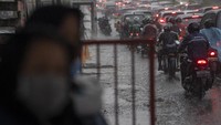 Fenomena La Nina ini berdasarkan BMKG berpotensi terjadinya banjir bandang dan tanah longsor.  