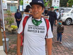 Demi Dukung Mahyeldi-Audy, Penjual Lontong Jalan Kaki Padang-Bukittinggi