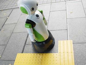Toko di Jepang Pakai Robot Ingatkan Pakai Masker dan Jaga Jarak