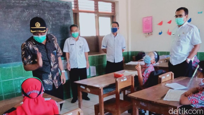 Rombongan Dirjen PAUD dan Dikdasmen Kemendikbud di SDN 1 Balerante, Klaten, Rabu (18/11/2020).