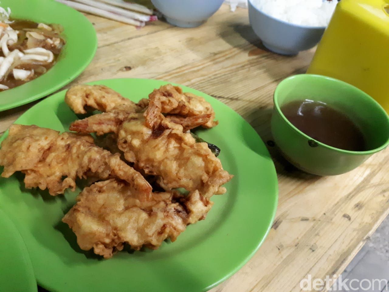 Makanan Berbahan Ikan Buntal Di Warung Kaki Lima Jepang